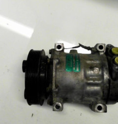 Compresseur clim RENAULT LAGUNA 1 Photo n°5