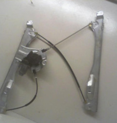 Leve vitre electrique avant droit RENAULT CLIO 3 Photo n°1