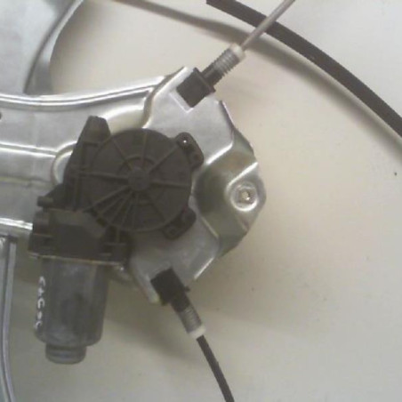 Leve vitre electrique avant droit RENAULT CLIO 3