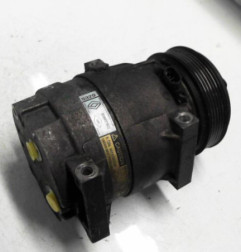 Compresseur clim RENAULT LAGUNA 2 Photo n°4