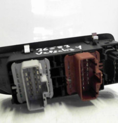 Interrupteur de leve vitre avant gauche RENAULT VEL SATIS Photo n°5