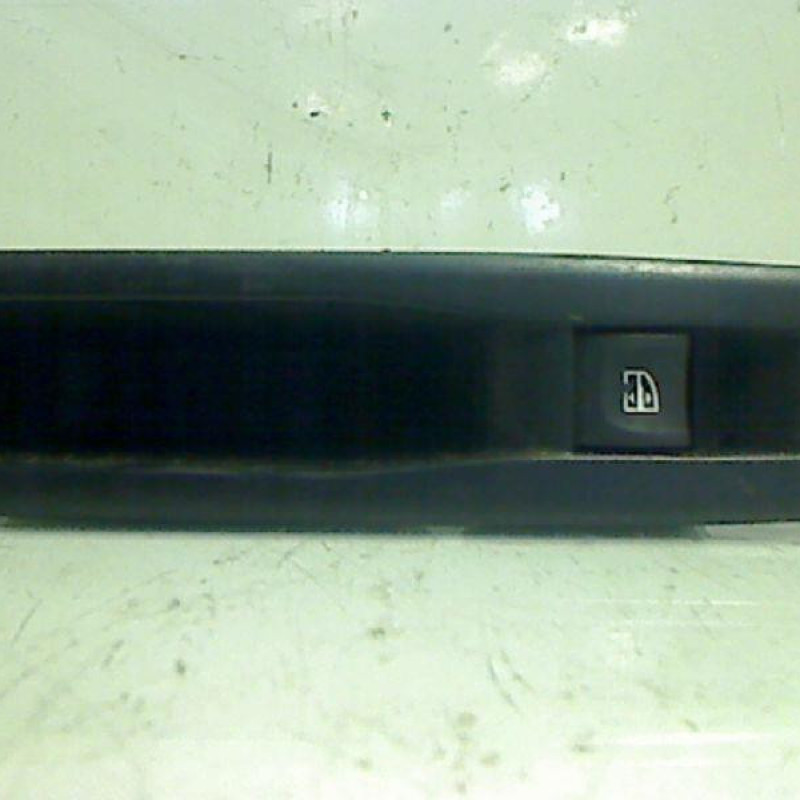 Interrupteur de leve vitre avant droit RENAULT SCENIC 3