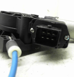 Leve vitre electrique avant gauche OPEL CORSA D Photo n°6