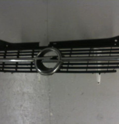 Calandre OPEL ASTRA F Photo n°1