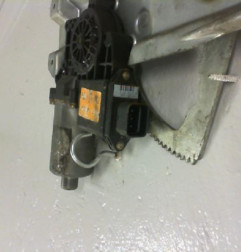 Leve vitre electrique avant droit OPEL TIGRA 1