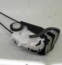 Serrure arriere droit TOYOTA YARIS 3