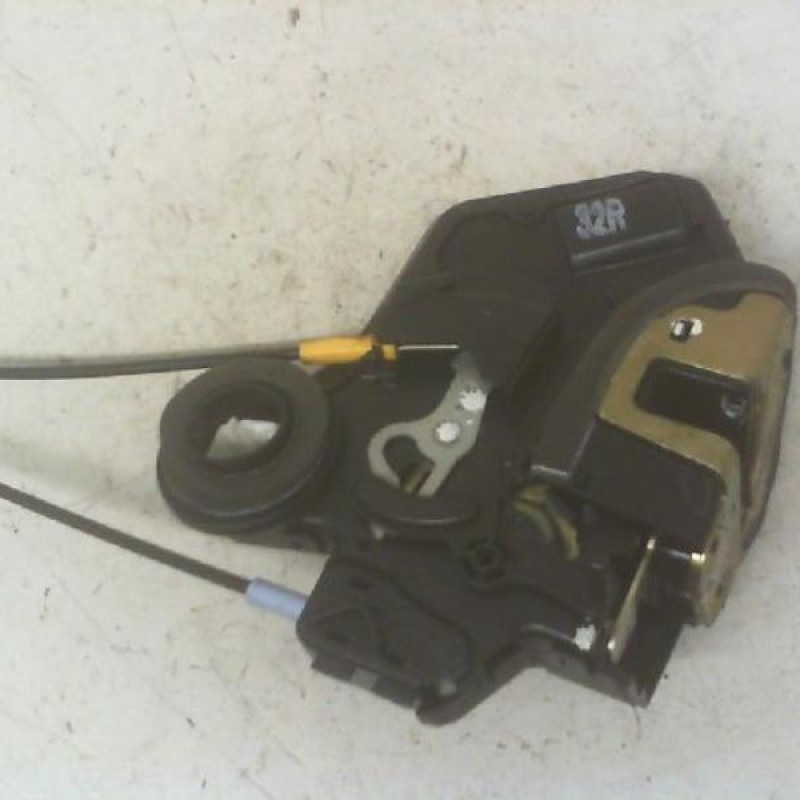 Serrure arriere droit TOYOTA COROLLA 10