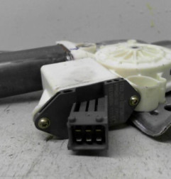 Leve vitre electrique arriere gauche TOYOTA AVENSIS 2 Photo n°3