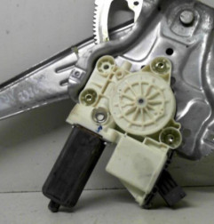 Leve vitre electrique arriere gauche TOYOTA AVENSIS 2 Photo n°5