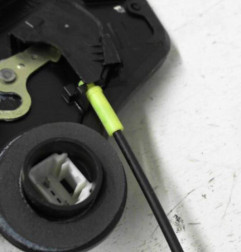 Serrure arriere gauche TOYOTA AVENSIS 2 Photo n°3