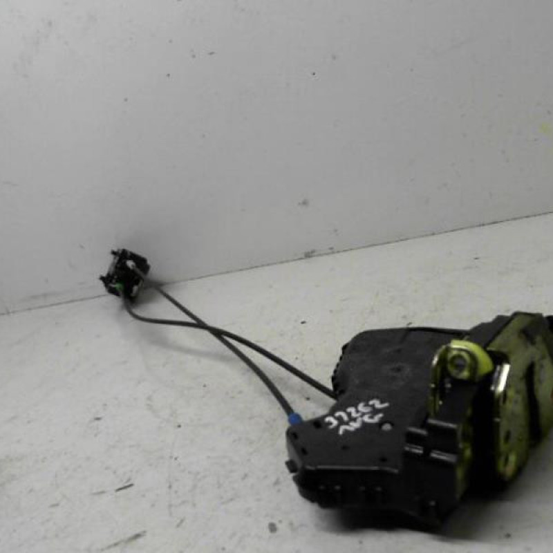 Serrure avant gauche TOYOTA AVENSIS 2