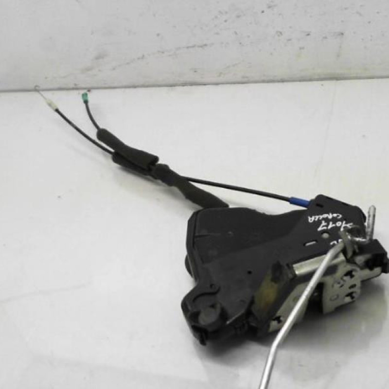 Serrure avant droit TOYOTA COROLLA VERSO 2