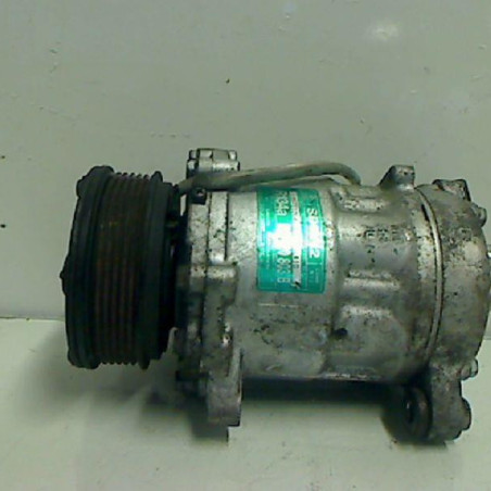 Compresseur clim VOLKSWAGEN POLO Photo n°1