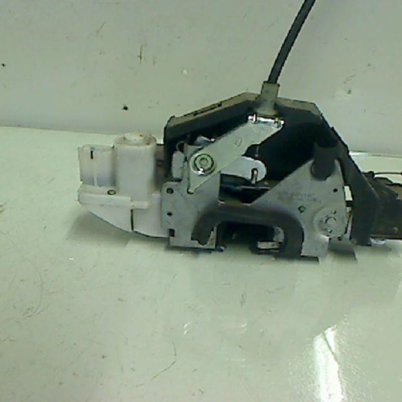 Serrure avant droit VOLKSWAGEN FOX