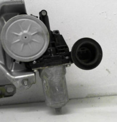 Leve vitre electrique avant droit SUZUKI SWIFT 3