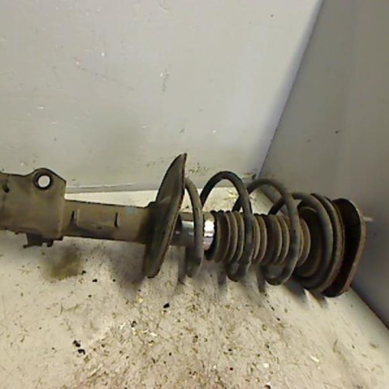 Amortisseur avant droit TOYOTA AURIS 1