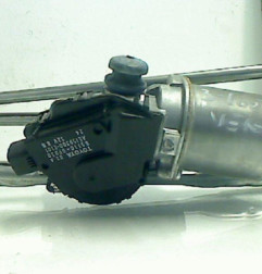 Moteur essuie glace avant TOYOTA VERSO Photo n°3