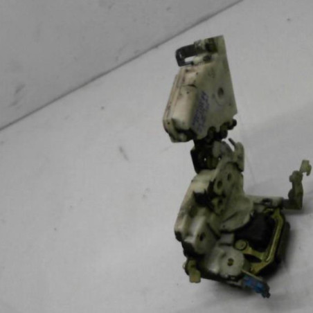 Serrure avant droit NISSAN TERRANO 2