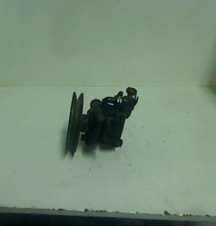 Pompe de direction NISSAN TERRANO 2 Photo n°5