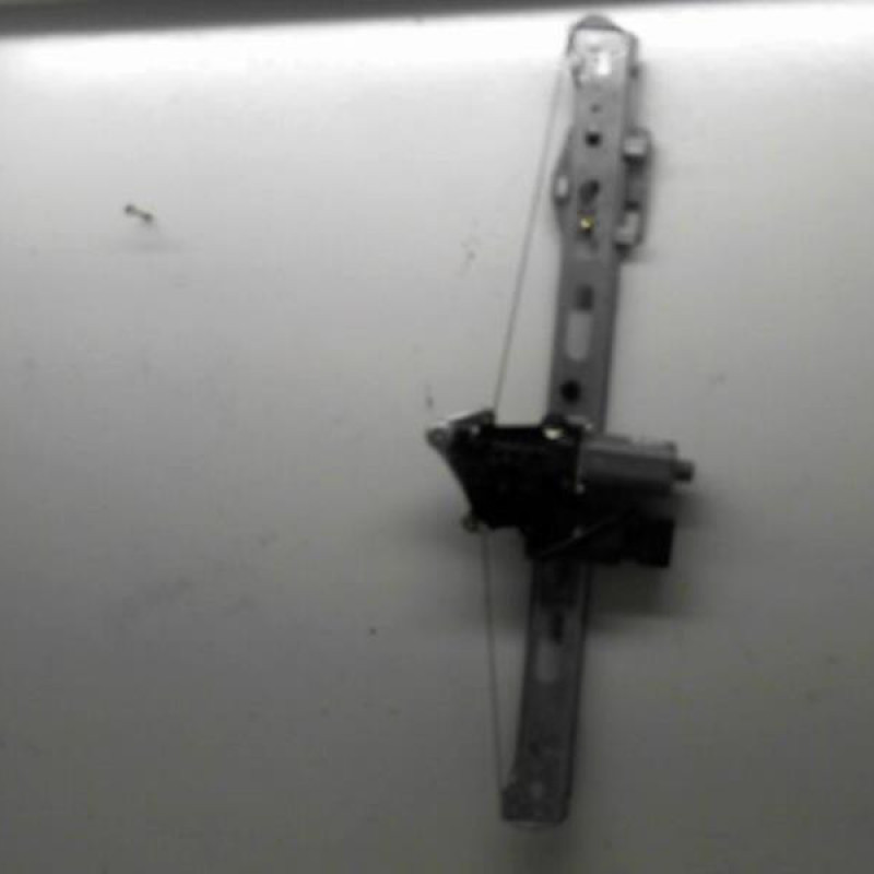 Leve vitre electrique avant droit MERCEDES CLASSE A 168