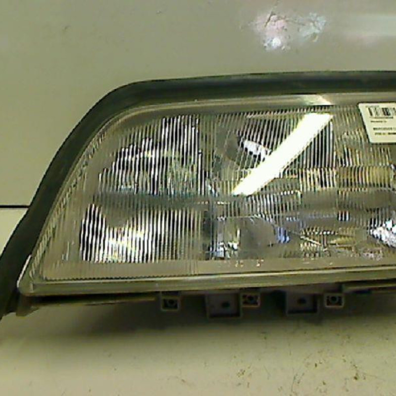 Optique avant principal gauche (feux)(phare) MERCEDES CLASSE C 202