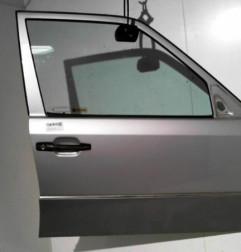 Porte avant droit MERCEDES CLASSE E 124 Photo n°1