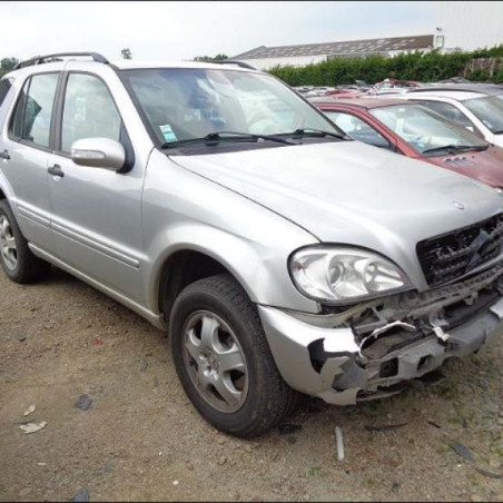 Porte avant droit MERCEDES CLASSE M 163 Photo n°1