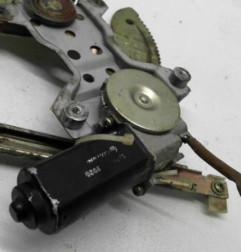 Leve vitre electrique avant droit KIA CARNIVAL 1