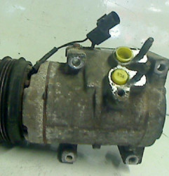 Compresseur clim KIA CARNIVAL 2 Photo n°1