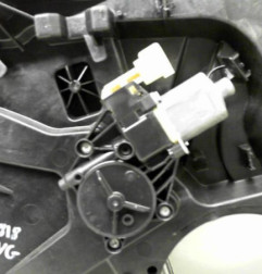 Leve vitre electrique avant gauche FORD FIESTA 6 Photo n°3