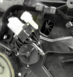 Leve vitre electrique avant droit FORD FIESTA 6 Photo n°6