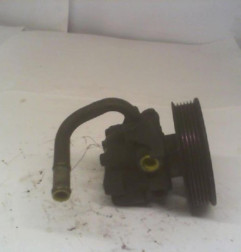 Pompe de direction HYUNDAI TRAJET Photo n°4