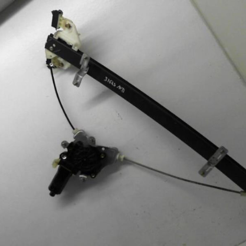 Leve vitre electrique avant droit HYUNDAI H1 1 STAREX