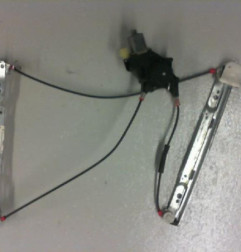 Leve vitre electrique avant droit FORD FIESTA 6 Photo n°1