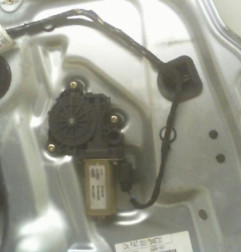 Leve vitre electrique avant gauche FIAT IDEA Photo n°3