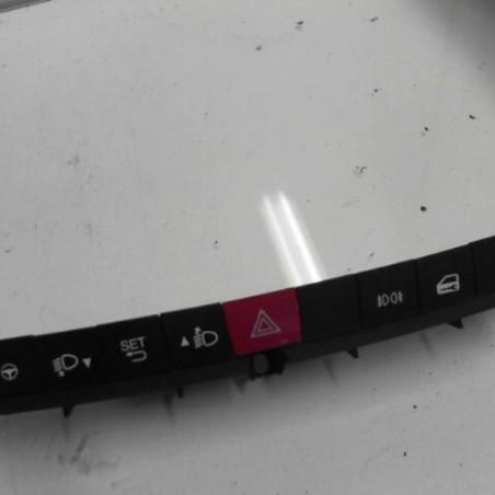 Bouton de warning FIAT 500L Photo n°1