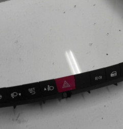 Bouton de warning FIAT 500L Photo n°4