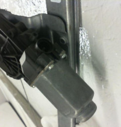 Leve vitre electrique avant gauche DACIA LOGAN Photo n°4