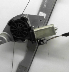 Leve vitre electrique avant droit DACIA DUSTER 1 Photo n°3