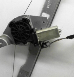 Leve vitre electrique avant droit DACIA DUSTER 1 Photo n°5