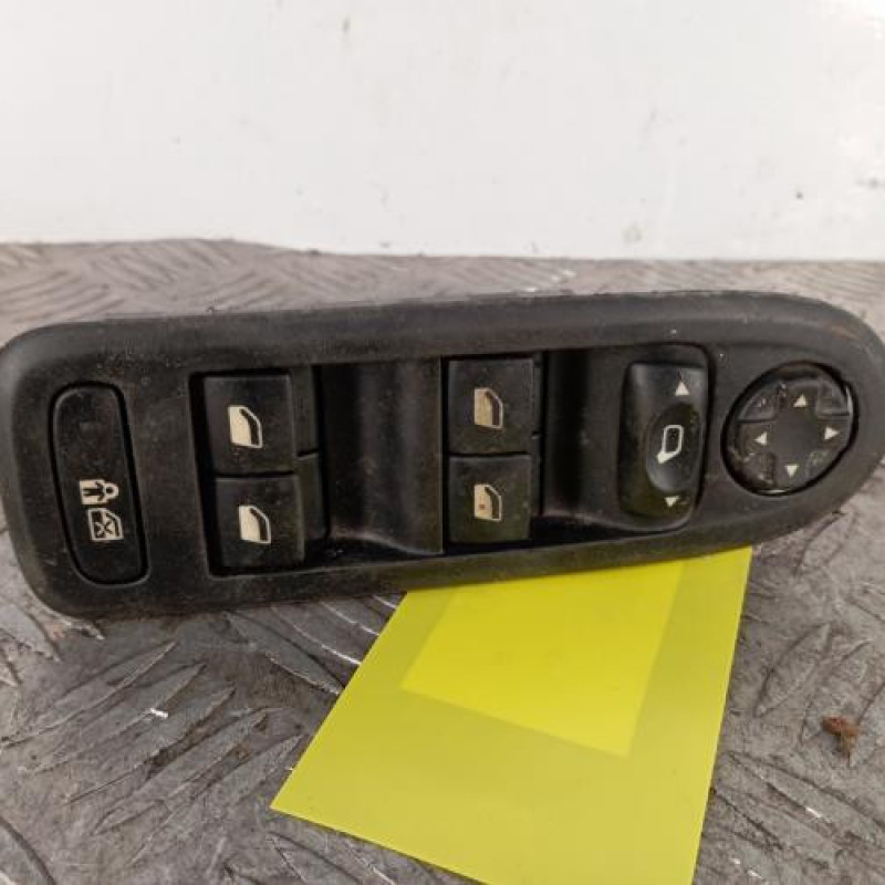 Interrupteur de leve vitre avant gauche PEUGEOT 508 1