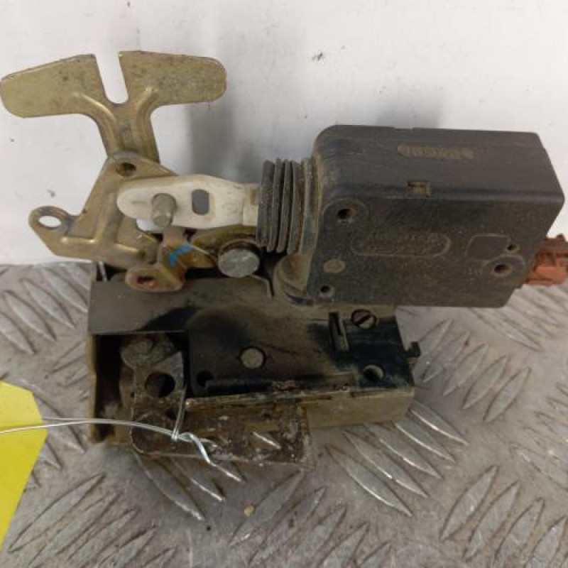 Serrure arriere droit CITROEN SAXO