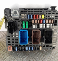 Boitier servitude moteur (BSM) PEUGEOT 308 2 Photo n°1