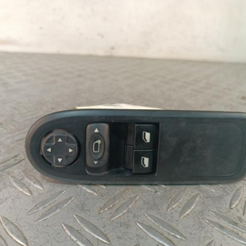 Interrupteur de leve vitre avant gauche CITROEN C3 2