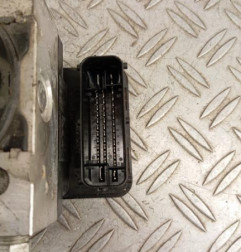 Bloc ABS (freins anti-blocage) OPEL ZAFIRA TOURER C Photo n°4