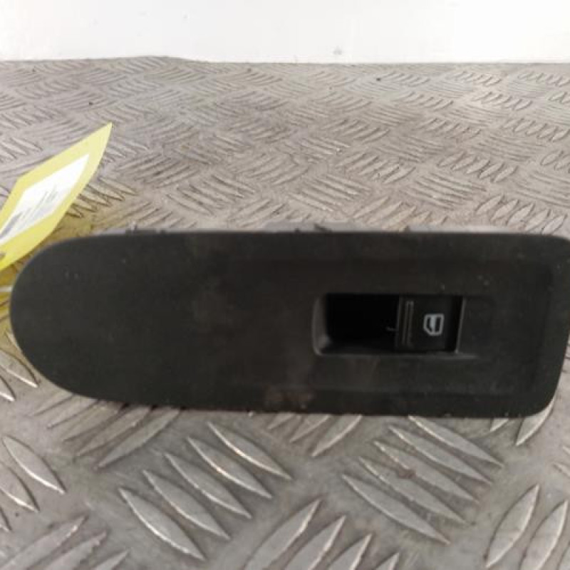 Interrupteur de leve vitre avant droit VOLKSWAGEN UP