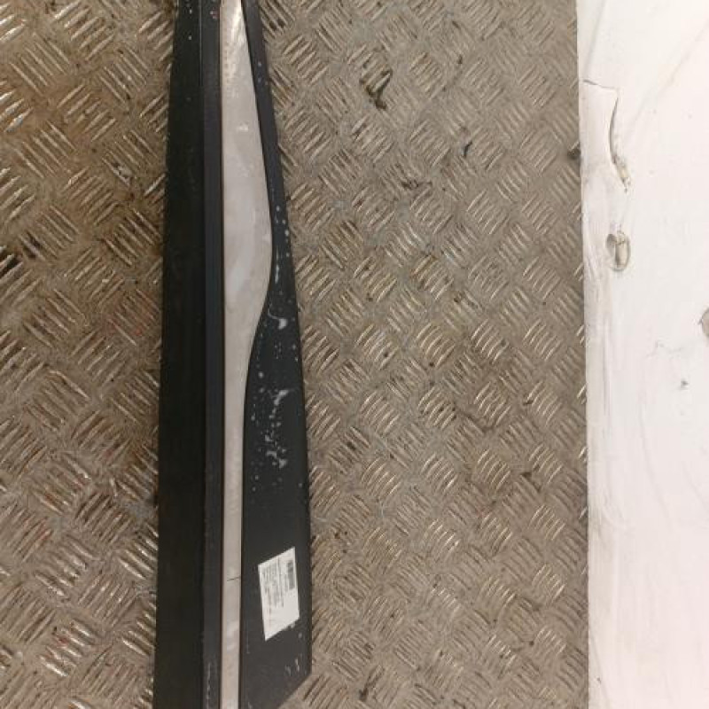 Baguette de porte arriere droite RENAULT CLIO 4