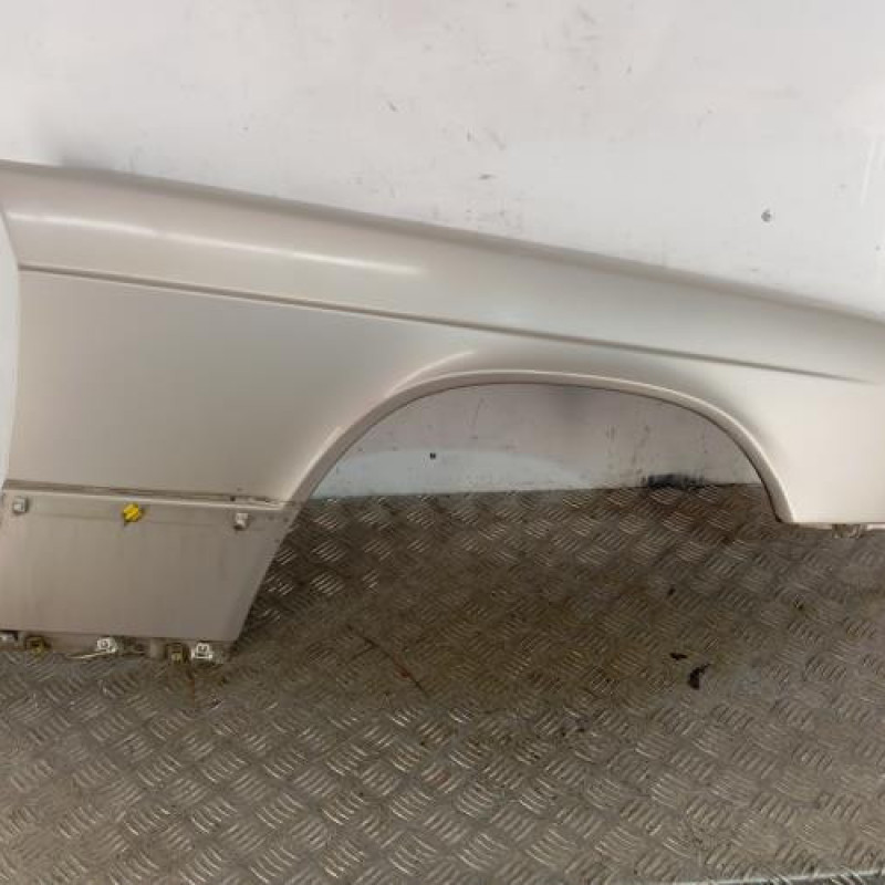 Aile avant droit MERCEDES 190 W201