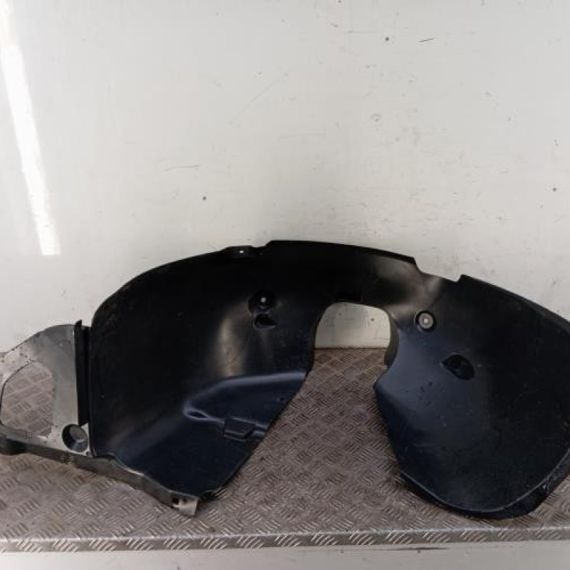 Pare boue avant gauche PEUGEOT 208 1