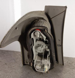 Feu arriere principal droit (feux) TOYOTA COROLLA VERSO 2